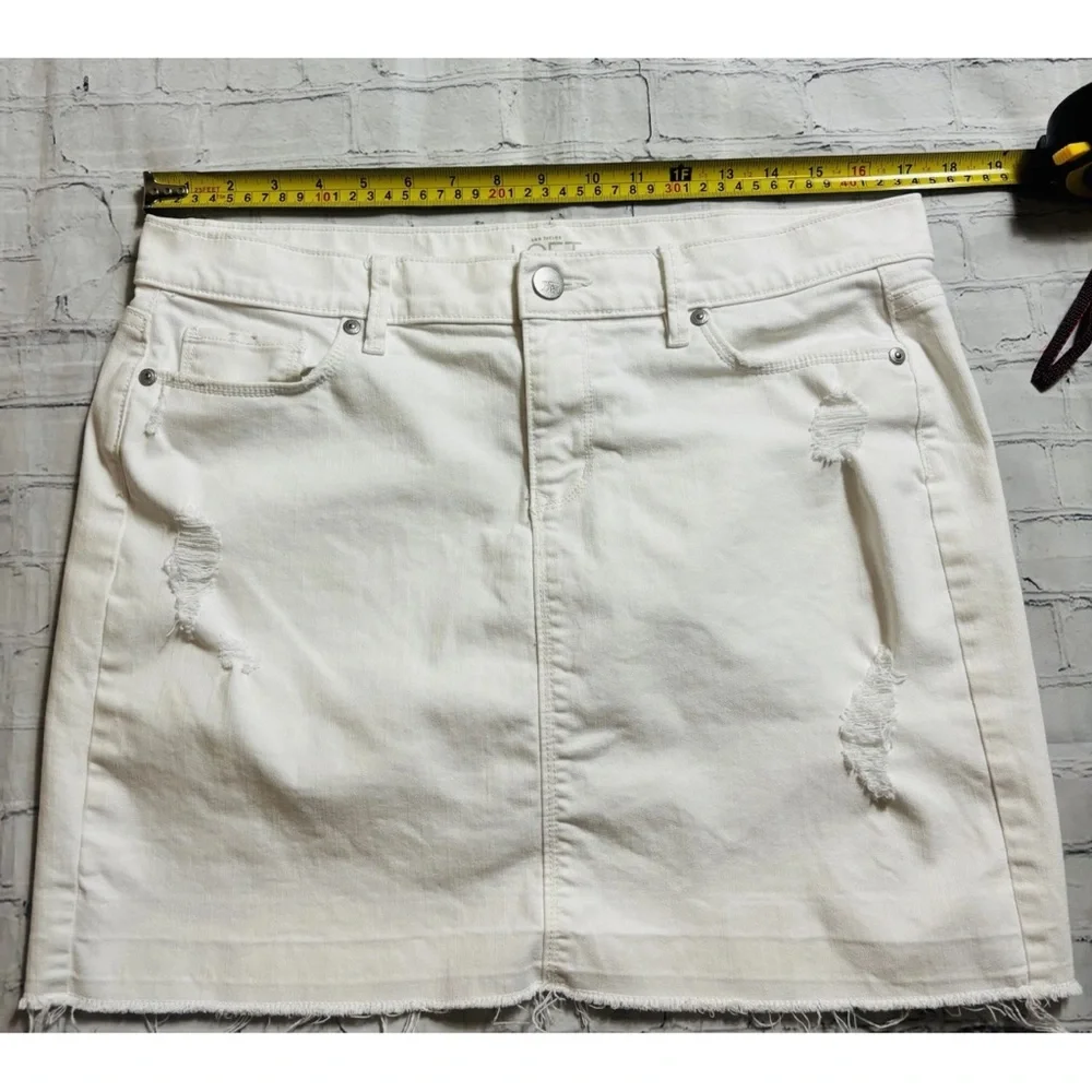 LOFT White Denim Mini Skirt Size 10 30 Straight Stretch Raw Hem Distressed